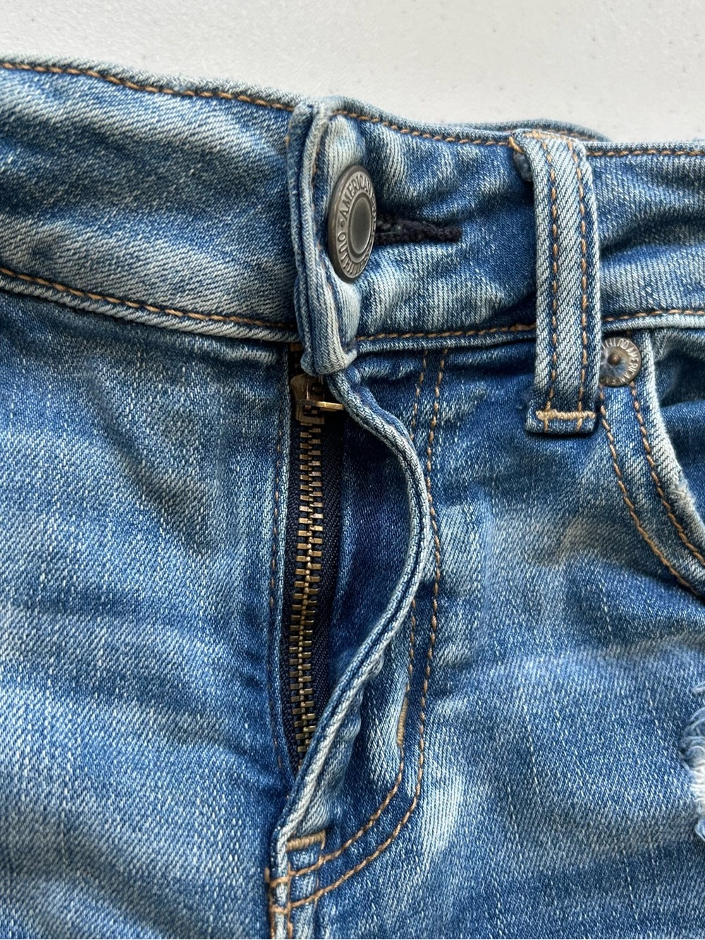 American Eagle Denim Short Size 4 Distressed Raw Hem Stretch - Picture 3 of 8